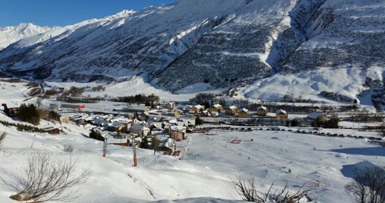 Realp-Andermatt 3,5 Locali Giardino Privato In Mezzo La Natura, Spettacolare Per Appassionati Montanbike, Pesca Ecc In Inverno Fai Sci Di Fondo Dal Giardino E Con Il Treno Davanti A Casa Si Raggiunge In 5Min Il Comprensorio Scistico Di Andermatt Exterior foto