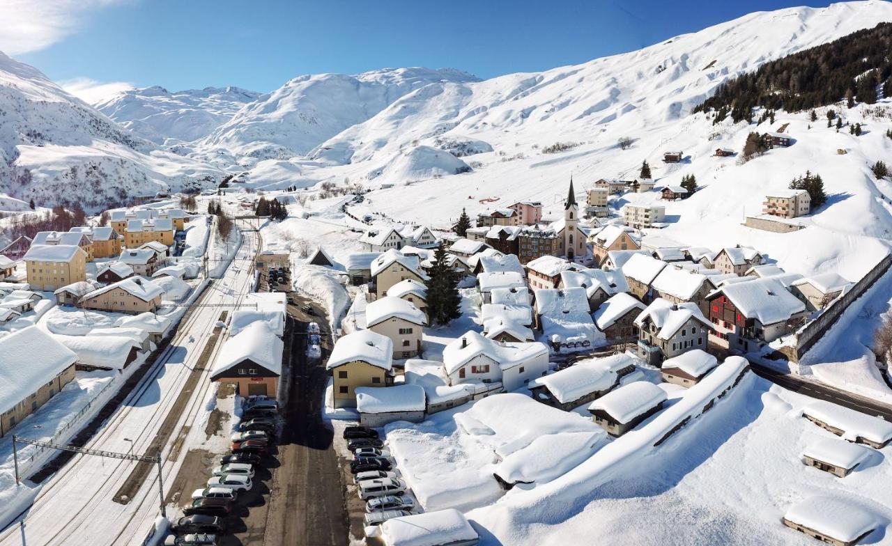 Realp-Andermatt 3,5 Locali Giardino Privato In Mezzo La Natura, Spettacolare Per Appassionati Montanbike, Pesca Ecc In Inverno Fai Sci Di Fondo Dal Giardino E Con Il Treno Davanti A Casa Si Raggiunge In 5Min Il Comprensorio Scistico Di Andermatt Exterior foto