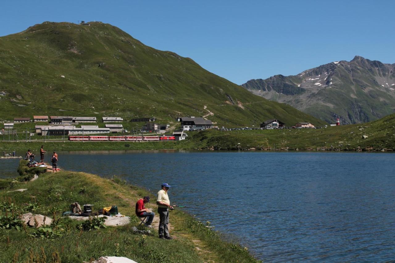 Realp-Andermatt 3,5 Locali Giardino Privato In Mezzo La Natura, Spettacolare Per Appassionati Montanbike, Pesca Ecc In Inverno Fai Sci Di Fondo Dal Giardino E Con Il Treno Davanti A Casa Si Raggiunge In 5Min Il Comprensorio Scistico Di Andermatt Exterior foto